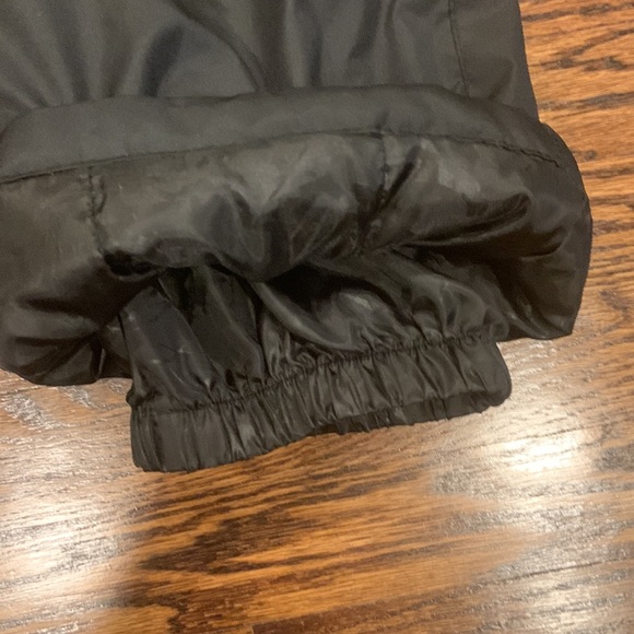 Boys snow jumpsuit. Tapered leg to minimize snow exposure - Picture 7 of 7